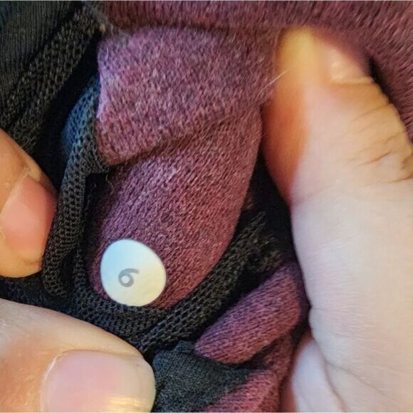 Women's Lululemon full zip sweater, size 6 - Picture 2 of 4